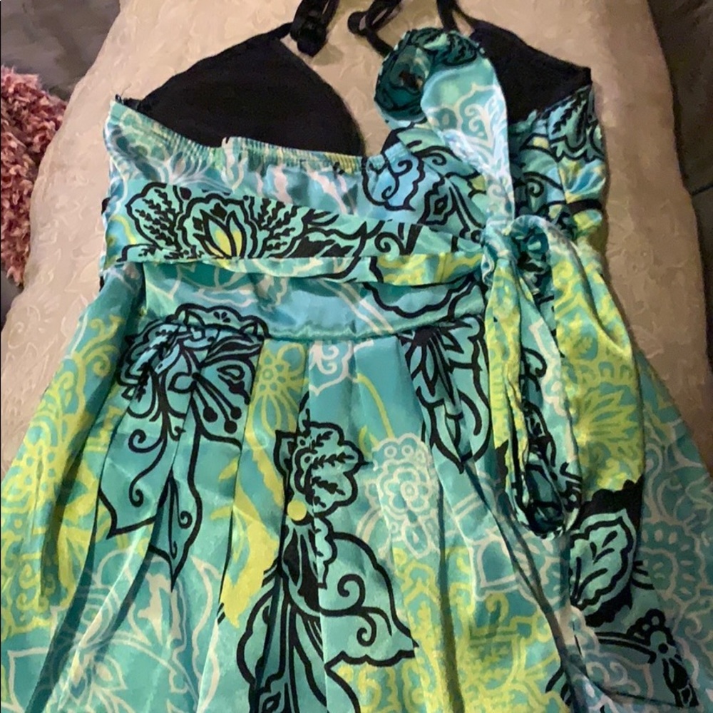 Dress - Picture 4 of 4